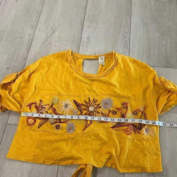 WE THE FREE Womens Size m Top Yellow Tie back Cropped T-shirt with Embroidery - Picture 2 of 8